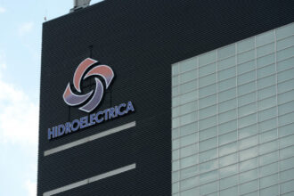 actionarii hidroelectrica vor suspendarea contractului presedintelui consiliului de supraveghere silviu avram e inculpat pentru mita 69fddcfcb8ce5