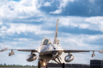 al doilea pilot din echipajul care a doborat recent o drona in spatiul aerian estonian a fost decorat 6a148d089cfe9