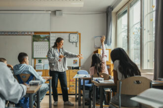 cat va castiga un profesor in 2027 noua lege a salarizarii schimba grila din educatie 6a159386baf7f