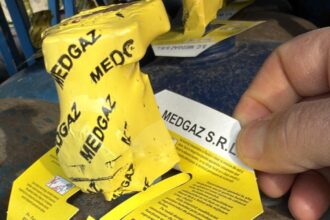 control surpriza al cjpc la medgidia butelii expirate din 2009 si ruginite pregatite pentru comercializare descoperite la sediul unei firme cu afaceri de peste 25 de milioane de lei 6a0dfe2000ccb