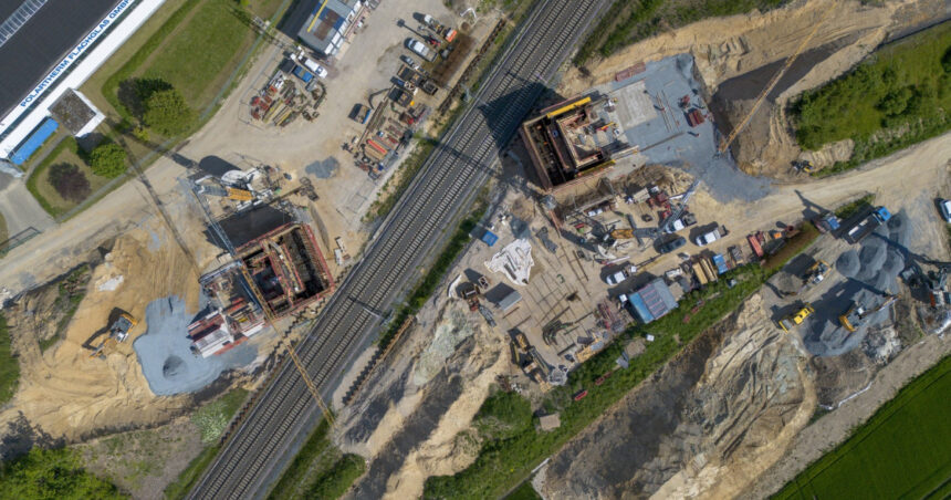 cum arata santierul fara muncitori dronele si utilajele autonome schimba constructia drumurilor si tunelurilor in europa 6a1b0f753dd53