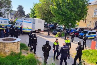 galerie fotovideo mascatii au impanzit palatul de justitie baietii din km 4 5 adusi la instanta 6a0c0067d2dd0