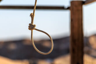 iran o femeie condamnata pentru ca si a ucis sotul si care a nascut un copil in inchisoare a fost executata 6a15c26ac567e