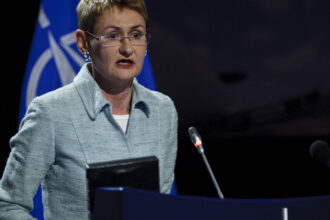 oana lungescu fosta purtatoare de cuvant nato mesajele confuze venite de la casa alba nu ajuta increderea a fost erodata de trump 6a14b0338ee1e