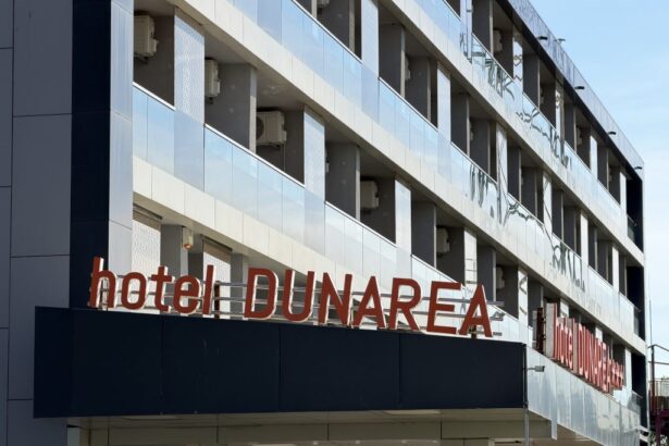 se demoleaza hotelul dunarea noul proprietar a solicitat un certificat de urbanism pentru un nou proiect turistic 6a07a266a9471