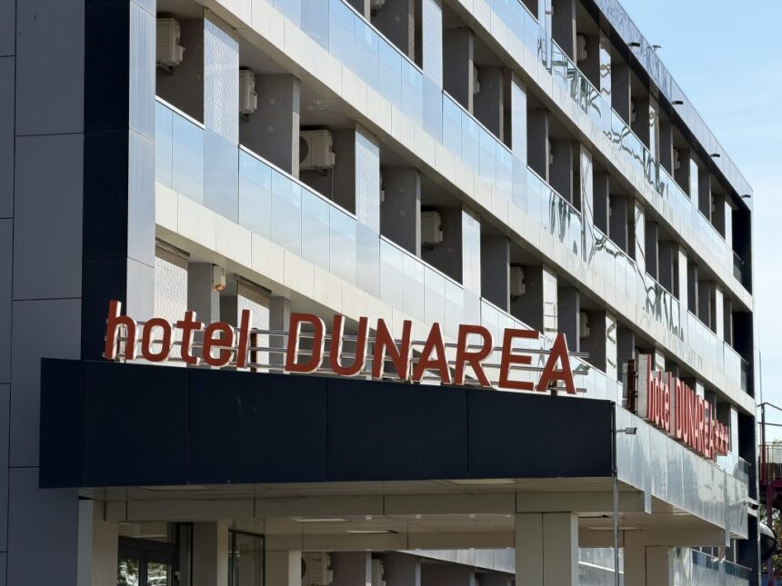 se demoleaza hotelul dunarea noul proprietar a solicitat un certificat de urbanism pentru un nou proiect turistic 6a07a266a9471