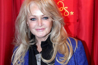 staff ul cantaretei bonnie tyler mesaj catre fani pe pagina ei oficiala 69ff43b900810
