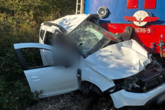 un barbat si o femeie au murit dupa ce masina in care se aflau a fost lovita de tren intr un cartier din oradea 6a133f1294dd7