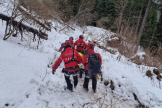 val de interventii ale salvamontistilor peste 70 de persoane au fost salvate 32 au ajuns la spital 6a12ce8b99a74
