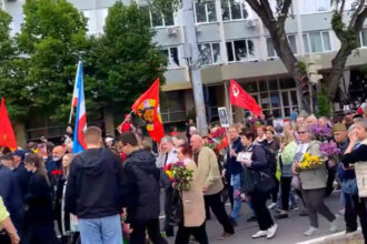 video 9 mai la chisinau mars al prorusilor cu simboluri interzise si muzica sovietica in timp ce guvernul sarbatoreste ziua europei 69ff209149dda