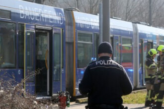 video accident grav in germania doua tramvaie s au ciocnit frontal peste 50 de raniti 6a1210b97563a