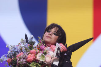 video alexandra capitanescu primele declaratii la intoarcerea acasa artista a fost intampinata cu aplauze la aeroport 6a09ddea39f94