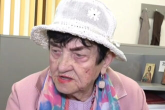 video are 90 de ani si este cea mai varstnica studenta din romania au crezut ca sunt bunica nu draga sunt colega voastra 6a116472cfd4e