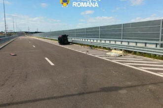 video cursa periculoasa pe autostrada soarelui un barbat s a rasturnat cu masina incercand sa scape de politisti ce au descoperit asupra sa 6a1c101184a3d