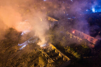 video explozie la o fabrica de artificii din china 21 de morti si 61 de raniti geamurile de la ferestrele caselor noastre s au spart 69f990d8b54ec