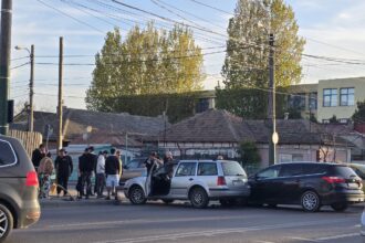 video foto accident rutier intre doua masini pe i c bratianu o persoana a fost ranita 69f8cd865a214