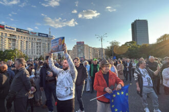 video manifestatii pro bolojan in bucuresti si oradea cu doua zile inainte de motiunea de cenzura depusa de aur si psd 69f78522002d3
