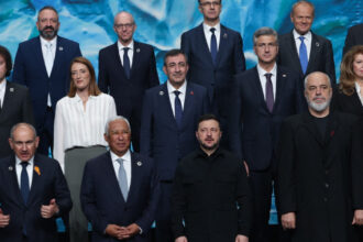 video zeci de lideri din europa alaturi de canada se intalnesc la summitul cpe din armenia merz si erdogan nu participa 69f893af1e4fb