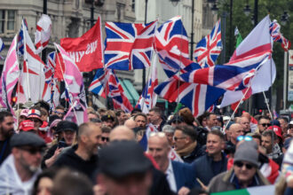 videofoto zeci de mii de oameni la doua marsuri rivale la londra protest anti imigratie si unul pro palestinian 4 000 de politisti mobilizati 6a0877488f445