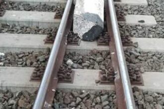 act de vandalism in gara constanta un element din beton a fost pus pe calea ferata si lovit de tren 6a33f702c172b