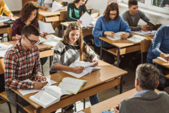 alte 11 licee din romania vor avea un program diferit din anul scolar 2026 2027 ce scoli se alatura proiectului ministerului educatiei 6a3a904353bc9