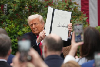 analiza schimbare de directie la washington trump ar putea limita tarifele impuse pe fondul presiunilor economice 6a225a44068b7