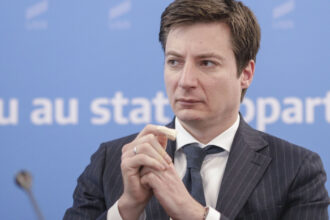 andrei caramitru e sceptic ca romanii isi vor recupera banii dupa sanctionarea bancilor de catre cc garantat doi ani de recesiune 6a2973e835852