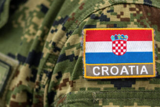 cearta intre presedinte si premier la zagreb cu privire la prezenta militarilor croati la parada de pe champs elysees din 14 iulie 6a43dc68eb56a