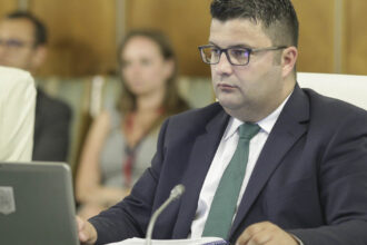 cine este dan neculaescu propunerea lui eugen tomac pentru ministerul apararii 6a2c32efba492