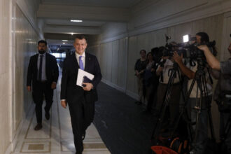 eugen tomac neaga ca si va depune mandatul fac apel la vigilenta avem nevoie sa ramanem uniti si concentrati pe acelasi scop 6a286fafed09a