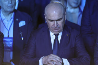 exclusiv bolojan despre fotografia lui nicusor dan din experienta mea te intalnesti cu toti dar masa o iei cu cine ti place 6a384fc17b4e4