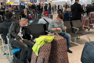 furtunile au dat peste cap traficul aerian din londra intarzieri de pana la 11 ore pe aeroporturile heathrow si gatwick 6a3fe7c9c2c96