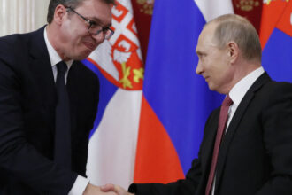 impachetez cartile presedintele serbiei aleksandar vucici vrea sa foloseasca schema putin pentru a ramane la putere 6a2a74792c33d