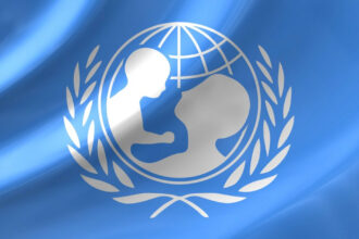 jumatate din copiii lumii sunt expusi la cel putin trei amenintari climatice potrivit unui raport unicef 6a30fde27c7d6