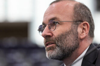 manfred weber dupa ce ilie bolojan a fost reconfirmat in fruntea pnl cetatenii isi doresc claritate si leadership 6a38177839e7b