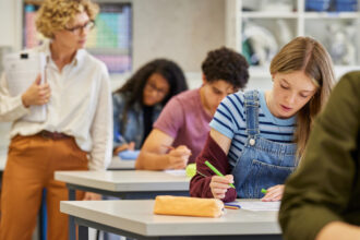 news alert proba la matematica si istorie de la bacalaureat 2026 amanata din cauza caniculei ministerul educatiei schimba calendarul examenului 6a42529487d4e