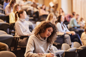 organizatiile studentesti cer interzicerea politicienilor la conducerea universitatilor pot fi instrumente de recrutare 6a1ee7d459c5e