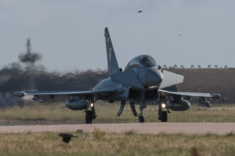 patru avioane eurofighter typhoon ale fortelor aeriene italiene au aterizat la baza mihail kogalniceanu au sosit si 180 de militari 6a205ffed10a4