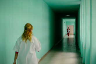 pedepse mai mari pentru violentele din spitale senatul a adoptat legea privind protectia personalului medical 6a1f239557bc3