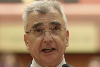 petrisor peiu explica pozitionarea aur in favoarea anticipatelor nicusor dan nu crede in democratie si in egalitatea dintre partide 6a3f70664ea33
