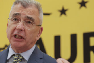 petrisor peiu nu votam un guvern care are un alt premier decat un premier aur ce spune senatorul despre un guvern tehnocrat 6a1ed2b0d4717