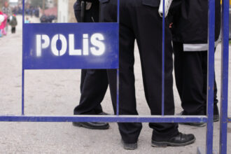 politia turca a impuscat mortal un barbat suspectat de legaturi cu statul islamic partenera barbatului a fost arestata 6a3bd73ee9235