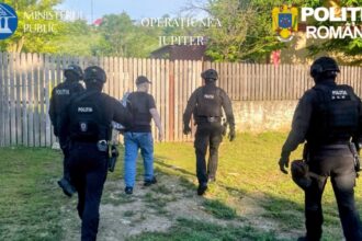 politistii au efectuat o perchezitie la deleni un barbat este acuzat de organizarea ilegala de jocuri de noroc 6a2916993e292