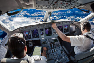 proiectul icarus un pilot este acuzat ca a zburat 17 ani fara licenta timp in care a operat peste 900 de zboruri 6a2950b075a45