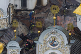 rusia neaga ca a tintit lavra pecerska din kiev si sustine ca manastirea a fost lovita de o racheta patriot posibil expirata 6a2fc175c2526