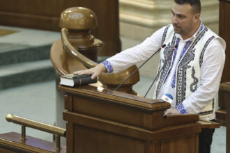 senatorul adrian peiu ales pe listele s o s romania s a alaturat pnl si va conduce interimar filiala ialomita 6a3b9b7c2f712