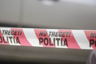 un politist a fost injunghiat mortal de fiul sau pe o strada din piatra neamt 6a1e936c02a4e