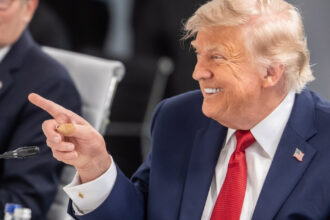 video eu sunt seful le a transmis donald trump liderilor adunati la summitul g7 cum au reactionat cei din sala 6a32922a252c1