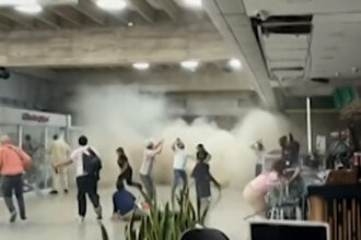 video imagini cu pasageri cuprinsi de panica la bordul unui avion in timpul cutremurului din venezuela 6a3e4924c0edb