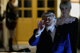 video momentul in care donald trump a semnat memorandumul de intelegere cu iranul in timpul cinei de la la versailles 6a338c07546c0